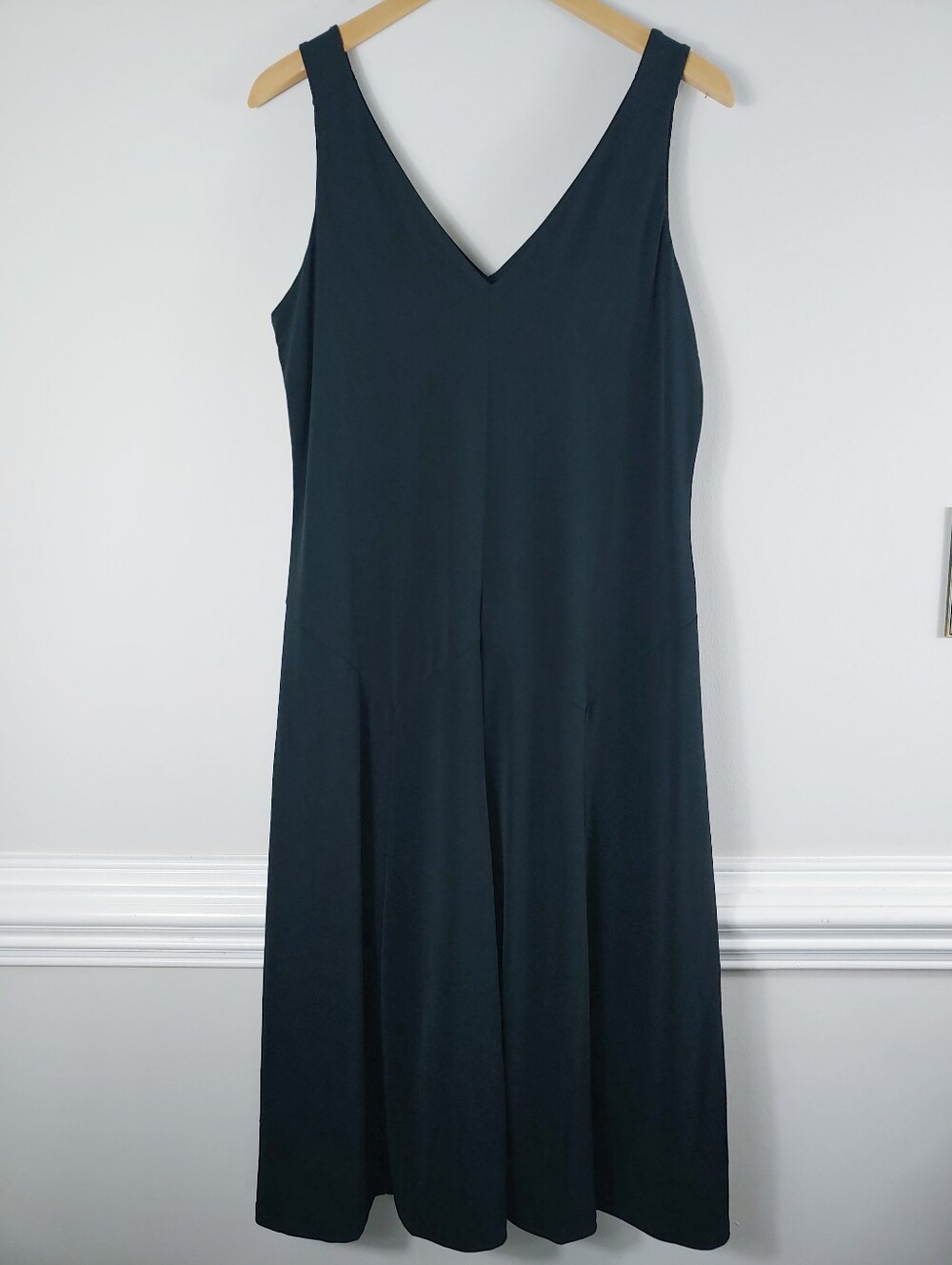 Banana Republic Black V-Neck Sleeveless Midi Dress Sz m Black